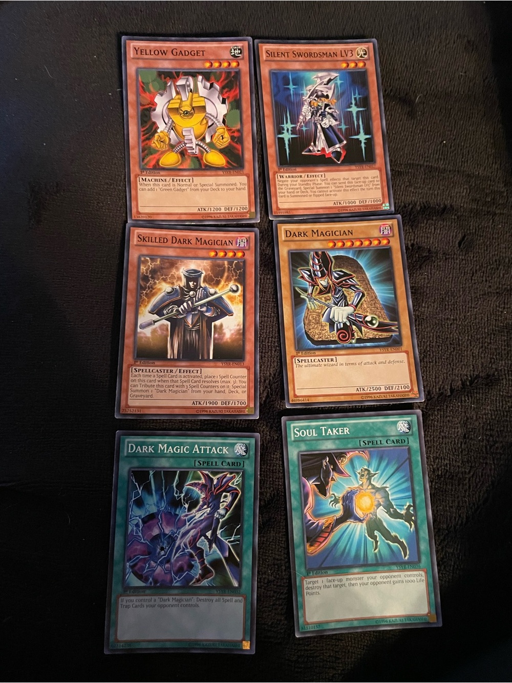 Yu-Gi-Oh! 43 Card Collection + Tin + Duelist League Pin